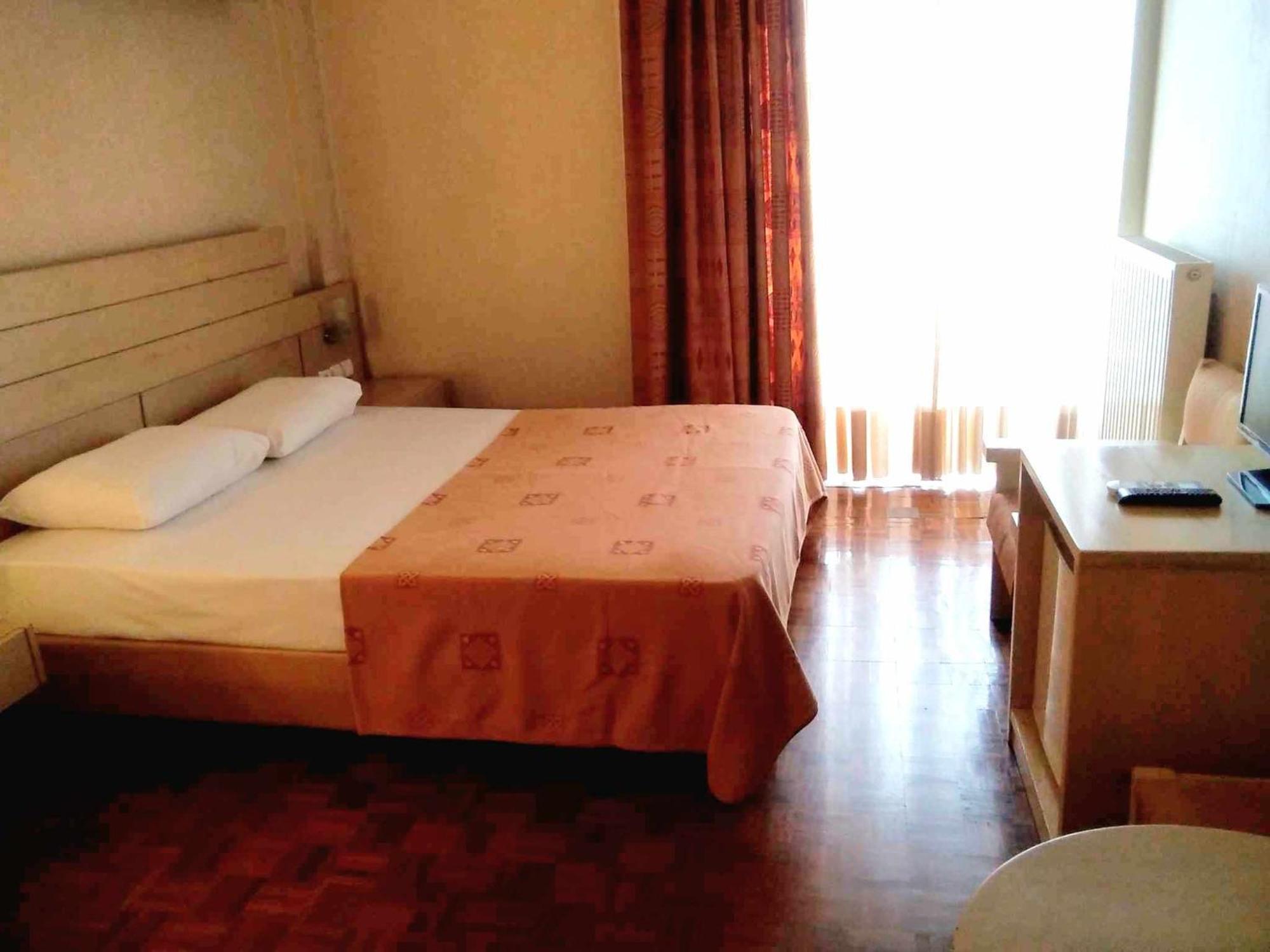 Hotel Kypreos カメナブルナ エクステリア 写真